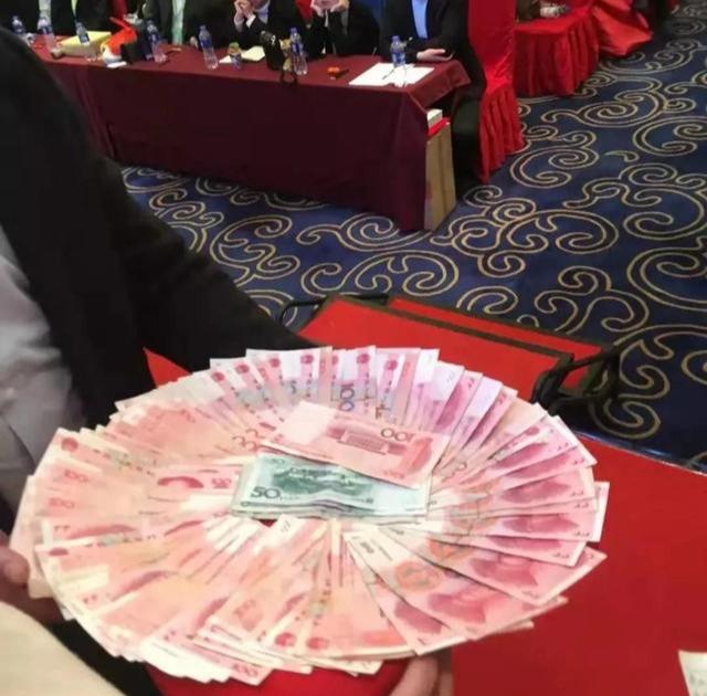 大神教你抖音涨粉：从0打造爆款抖音，从月薪5000到月入10万，我只用了6个月